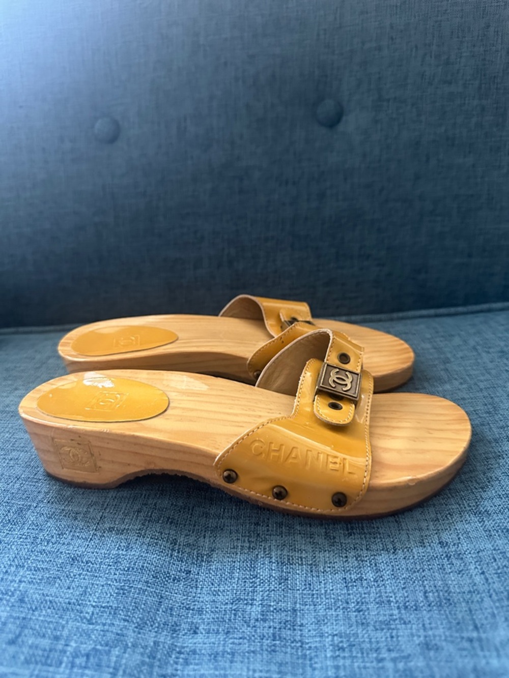 CHANEL Mustard Yellow Leather Slide Sandals with Wood-Effect Footbed - Picture 2 of 6